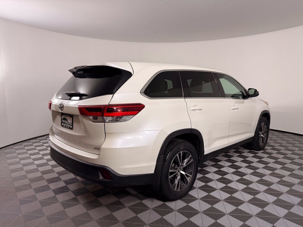 Used 2019 White Toyota LE image 9