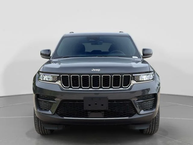 New 2026 Baltic Gray Metallic Clear-Coat Exterior Paint Jeep Laredo X image 9