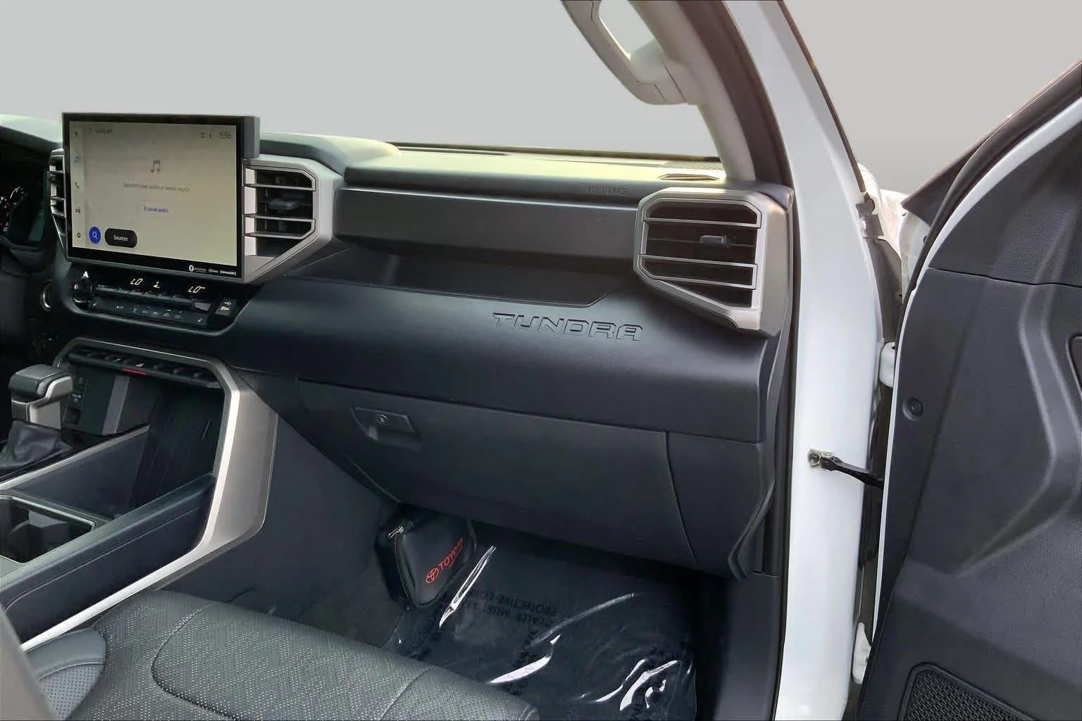 Used 2023 Ice Cap Toyota SR5 image 16