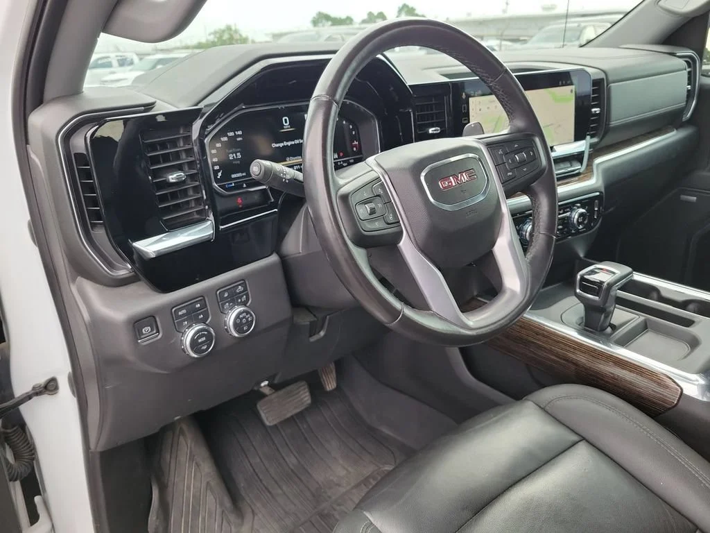 Used 2022 Summit White GMC Elevation image 10