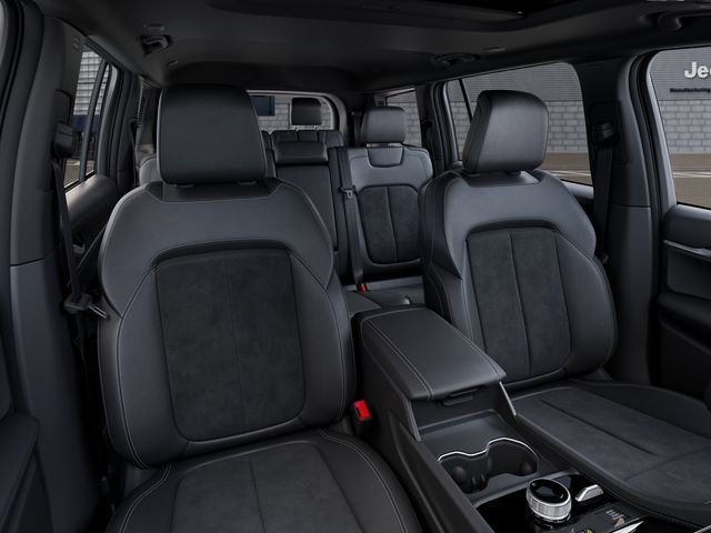 New 2026 Bright White Clear-Coat Exterior Paint Jeep Altitude image 17