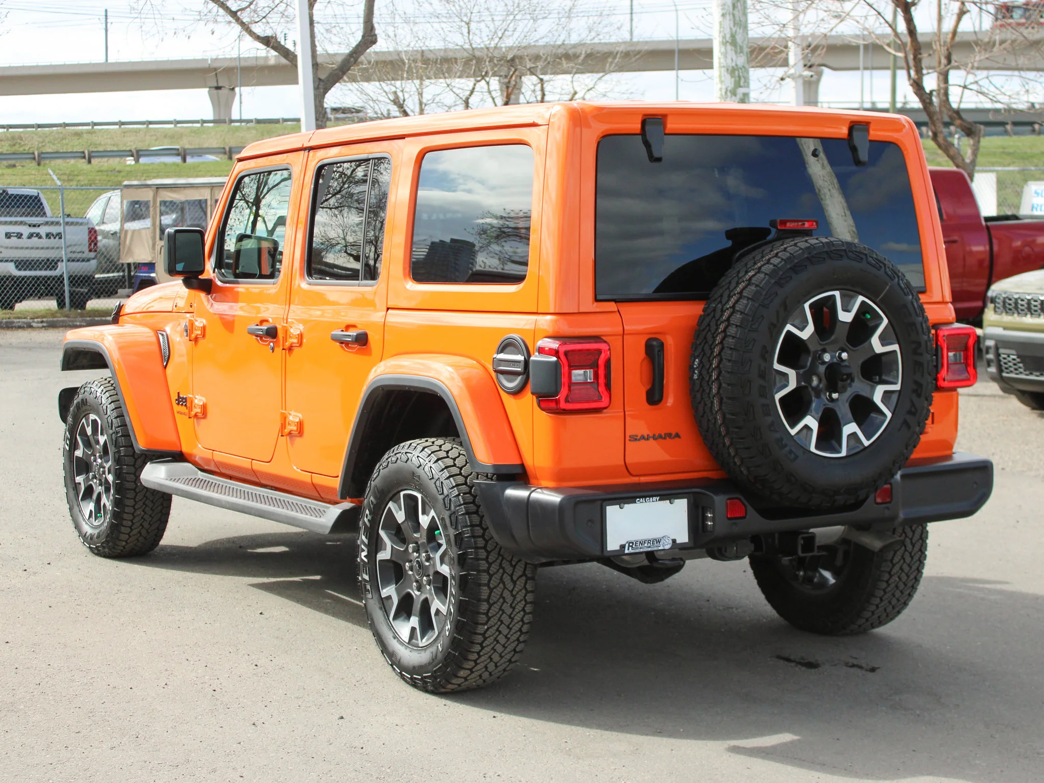 Certified Used 2025 joose Jeep Sahara * V6 | McKinley Leather Seats | Trailer Tow Group | Apple CarPlay | Alpine | Adaptive Cruise image 14