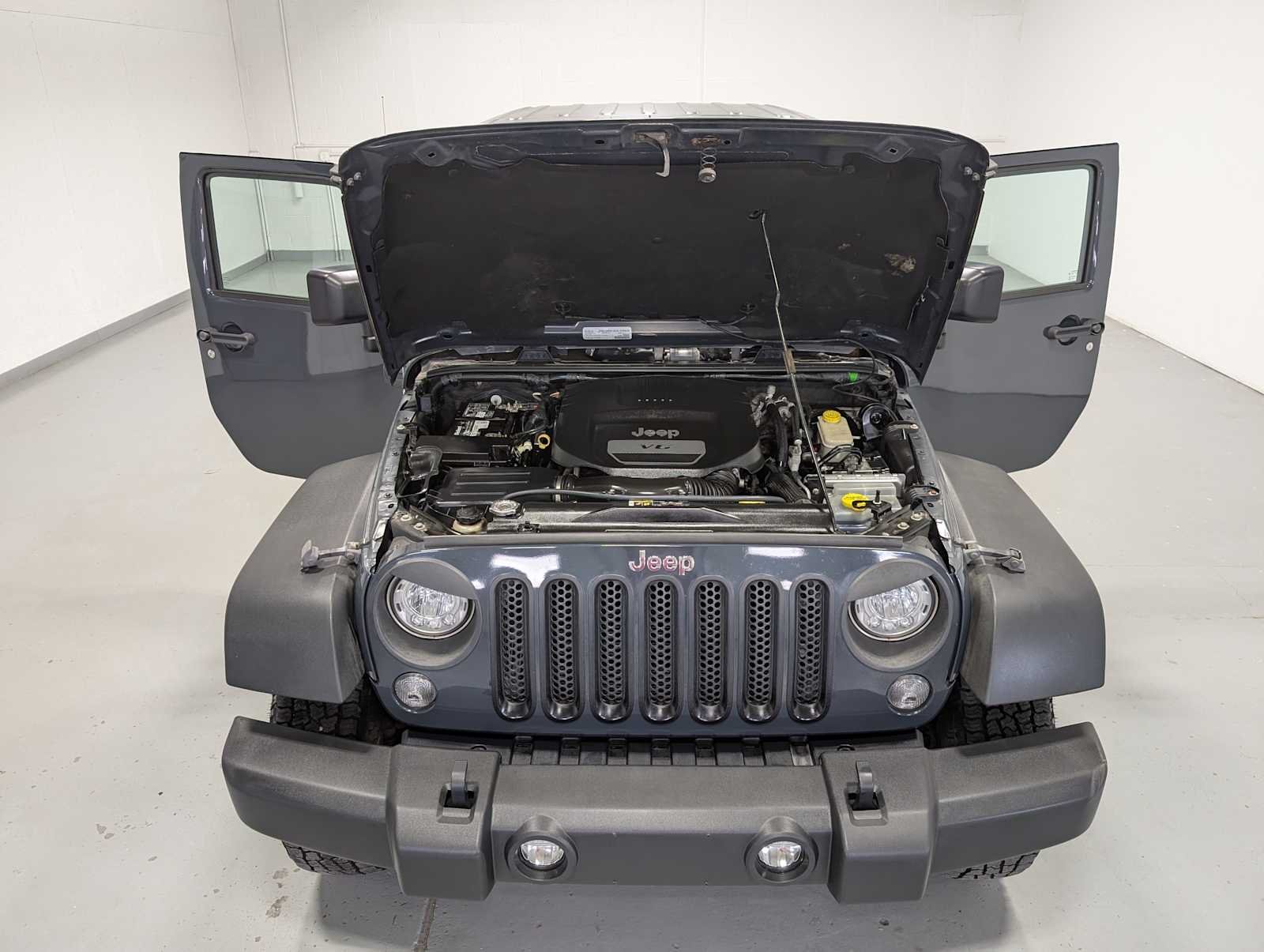 Used 2017 Rhino Clearcoat Jeep Rubicon image 12