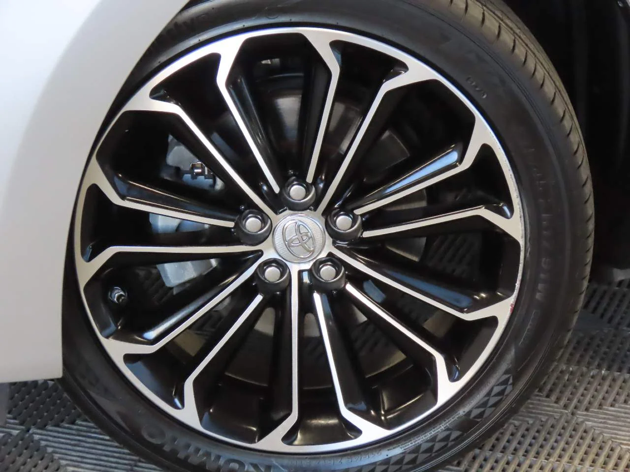 Used 2016 Classic Silver Metallic Toyota S Plus image 7