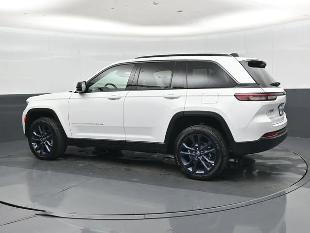 New 2026 Bright White Clear-Coat Exterior Paint Jeep  image 25