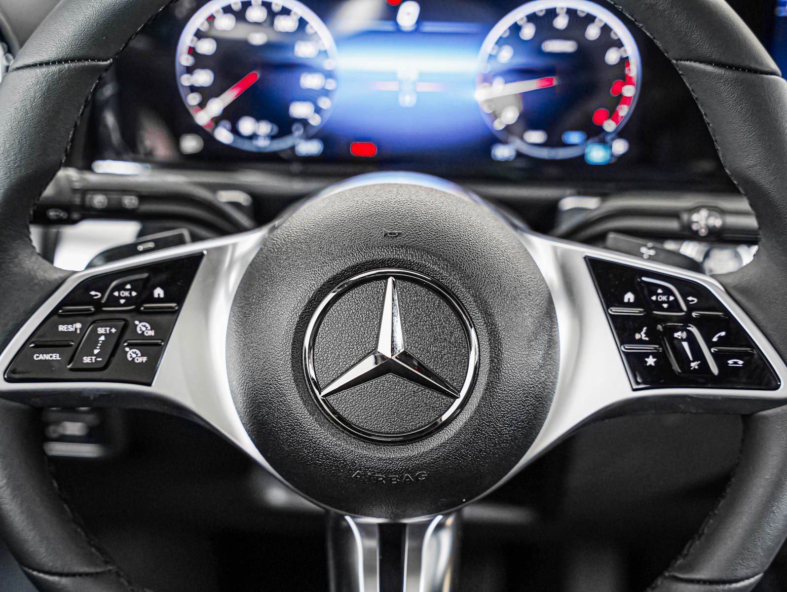 New 2026 Polar White Mercedes-Benz GLB 250 image 15