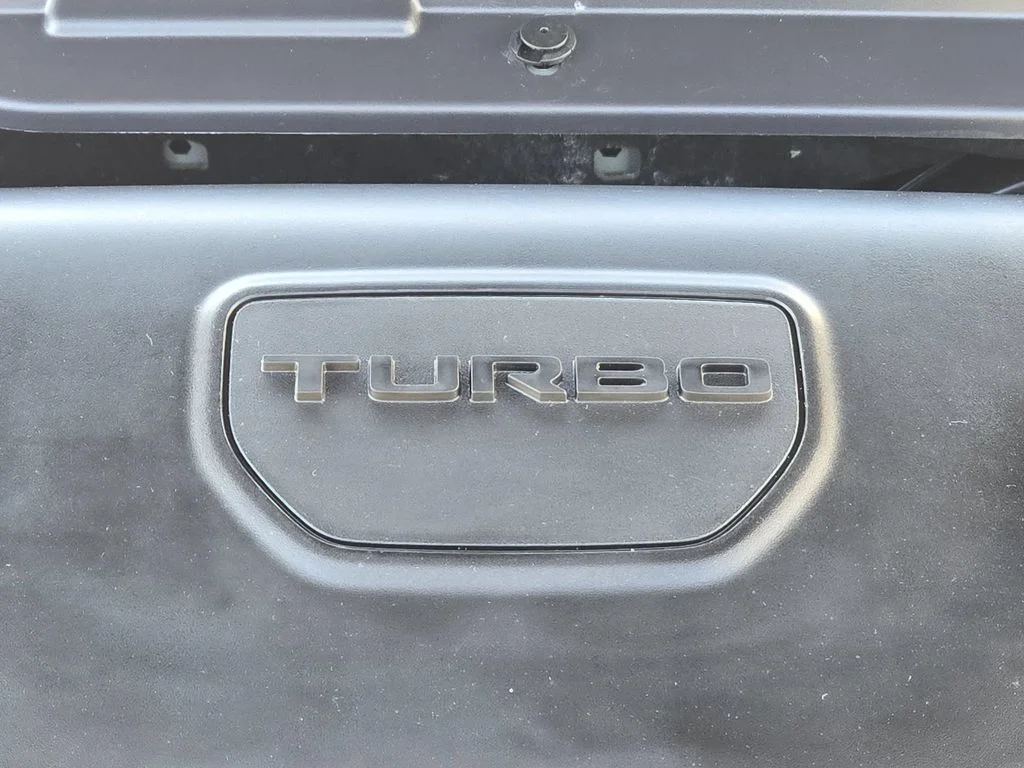 Used 2025 Silver Jeep Limited image 20