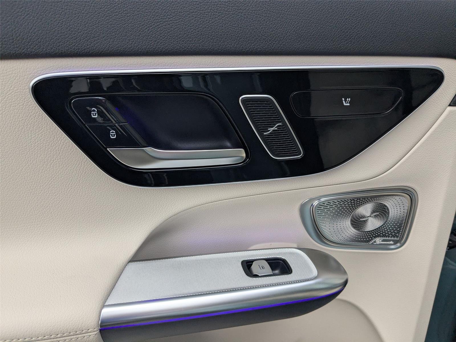 New 2026 Verde Silver Metallic Mercedes-Benz GLC 300 image 24
