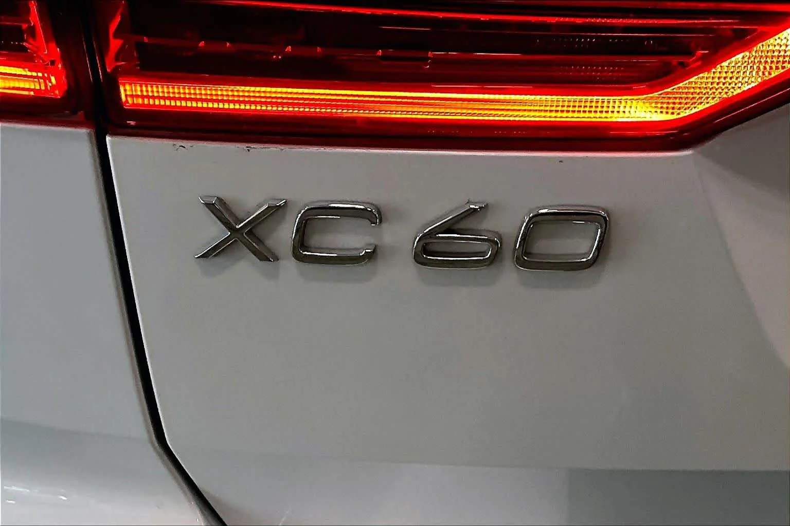 Used 2023 Crystal White Metallic Volvo Ultimate Bright Theme image 10