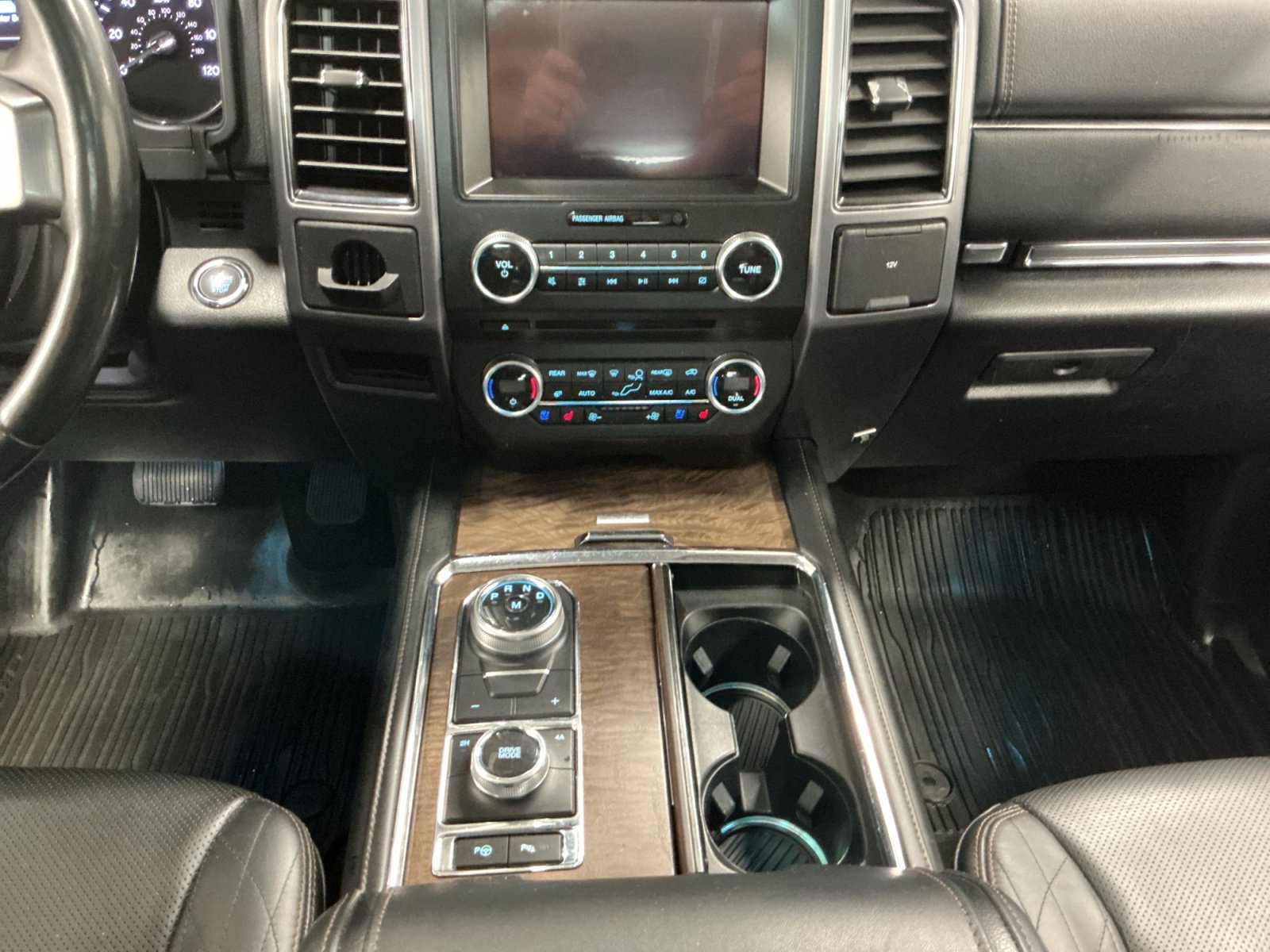 Used 2018 White Ford Platinum image 11