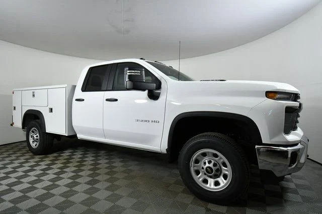 New 2026 Summit White Chevrolet WT image 9