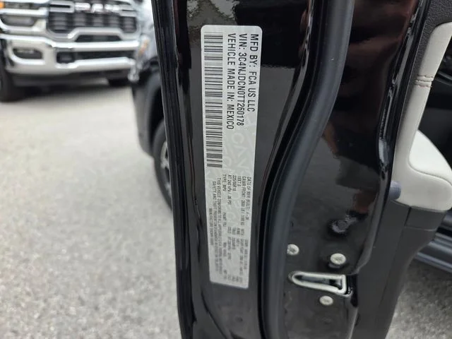 New 2026 Diamond Black Crystal Pearl-Coat Exterior Paint Jeep Limited image 20