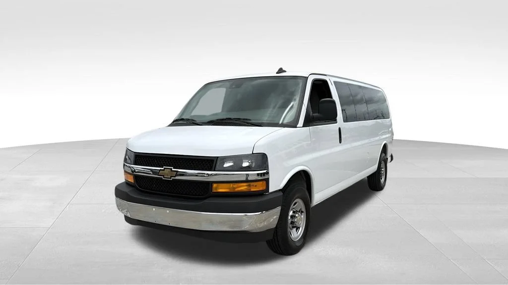 Used 2025 Summit White Chevrolet 1LT image 16