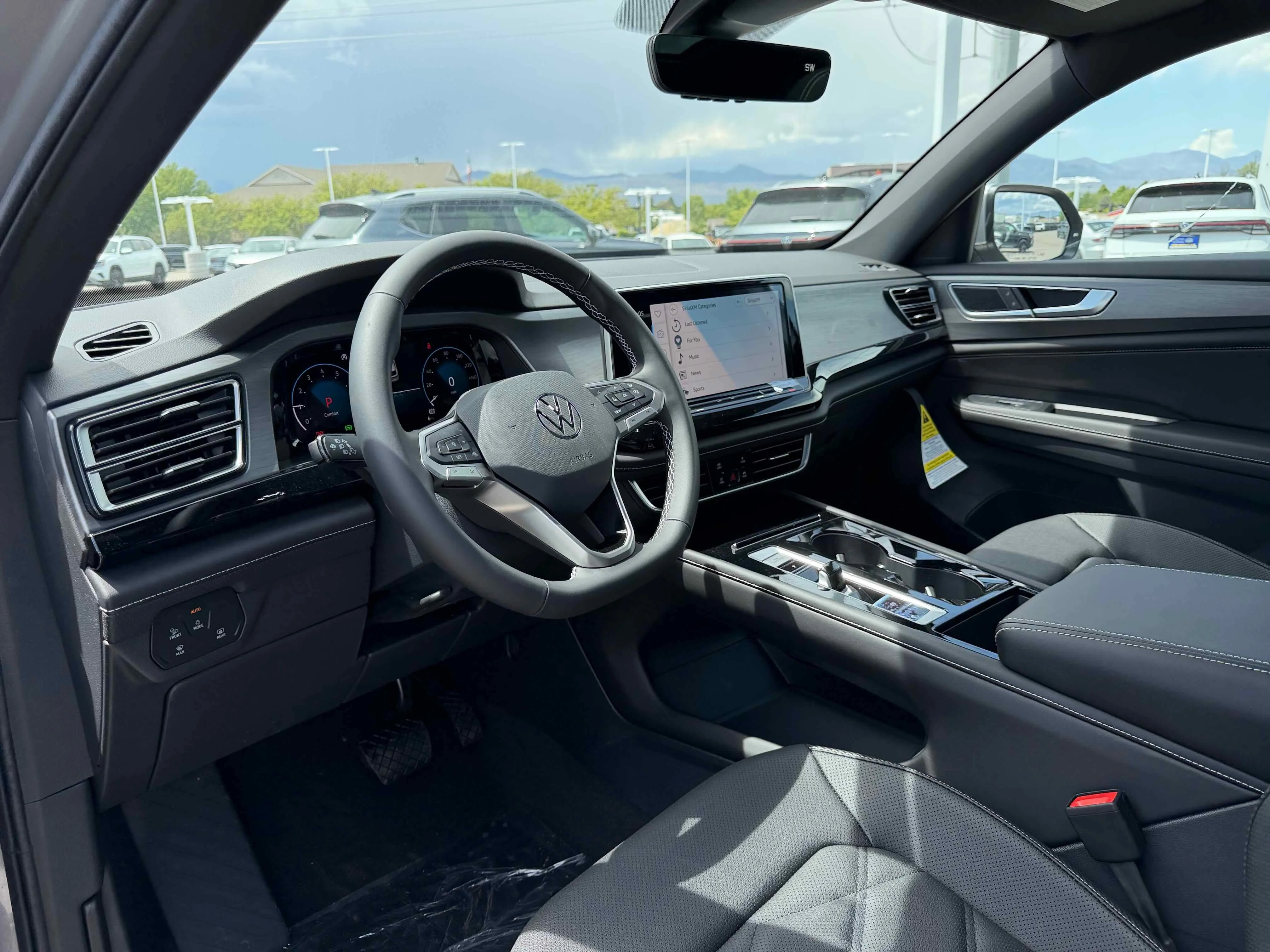 New 2026 Silver Mist Volkswagen 2.0T SE w/Technology image 4