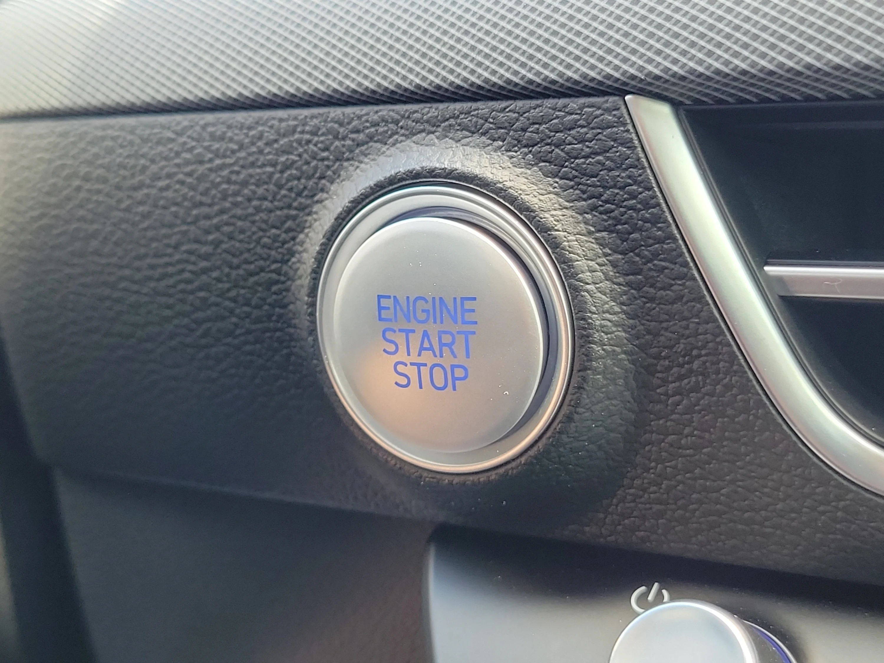 Used 2025 Carbon Blue Hyundai SEL image 29