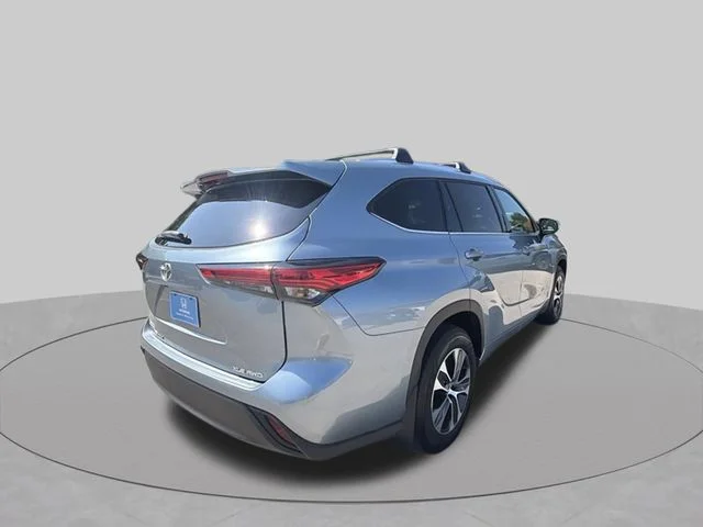 Used 2021  Toyota XLE image 5