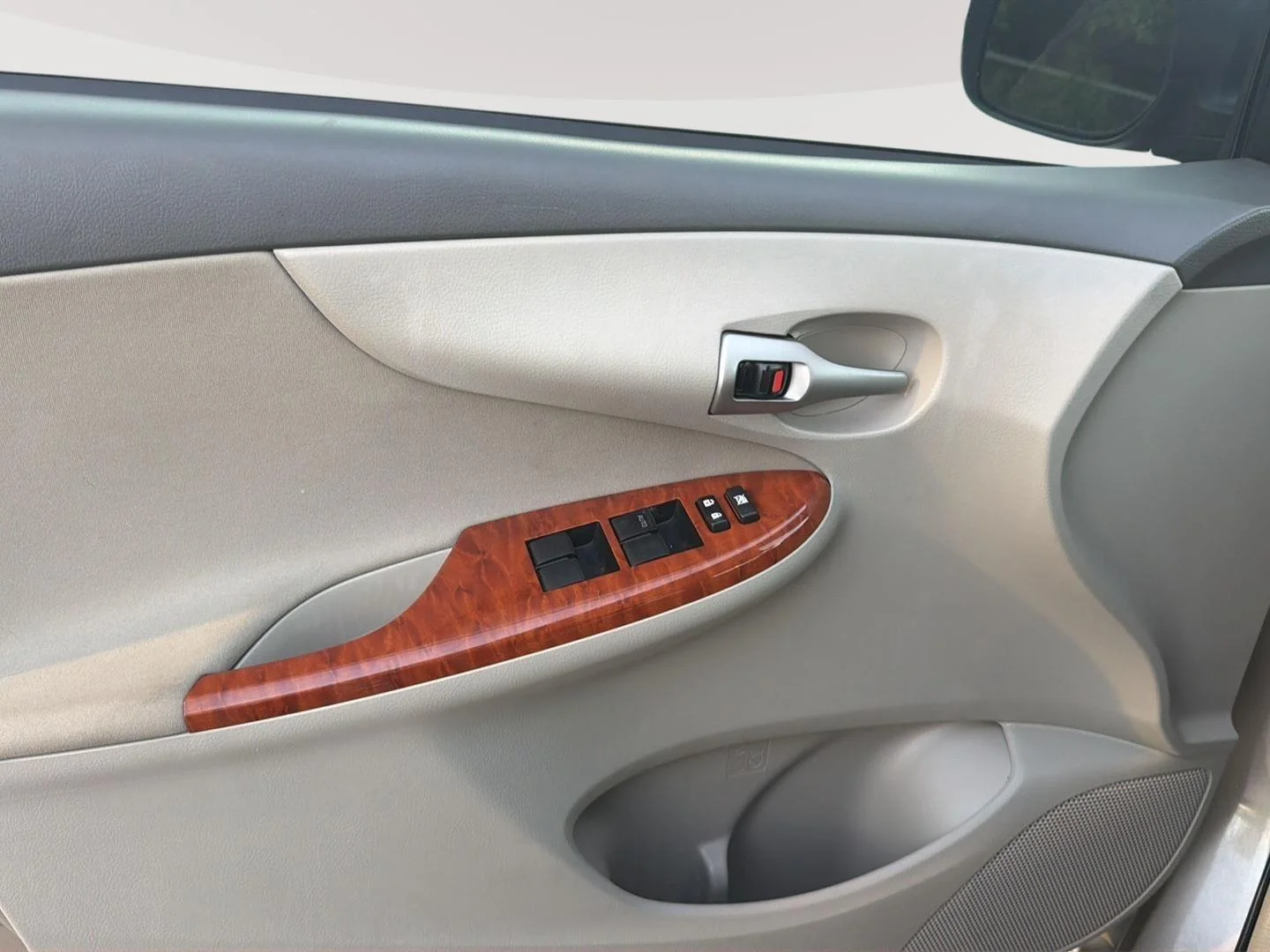 Used 2009 BROWN Toyota 4dr Sdn Man (Natl) image 20