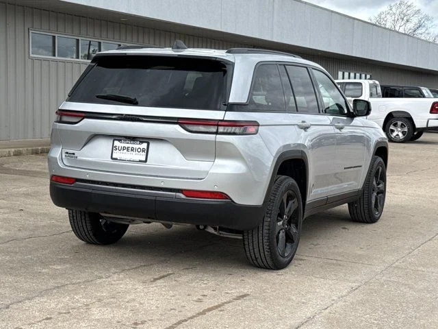 New 2026 Silver Zynith Exterior Paint Jeep Limited image 3
