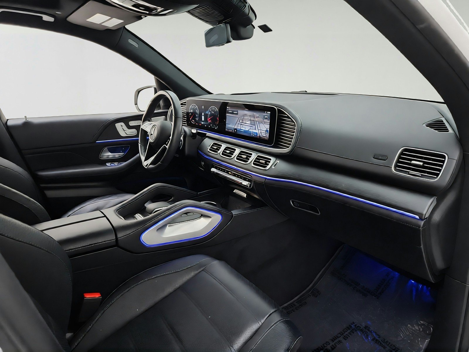 Certified Used 2024 MANUFAKTUR Diamond White Metallic Mercedes-Benz GLE 450 image 28