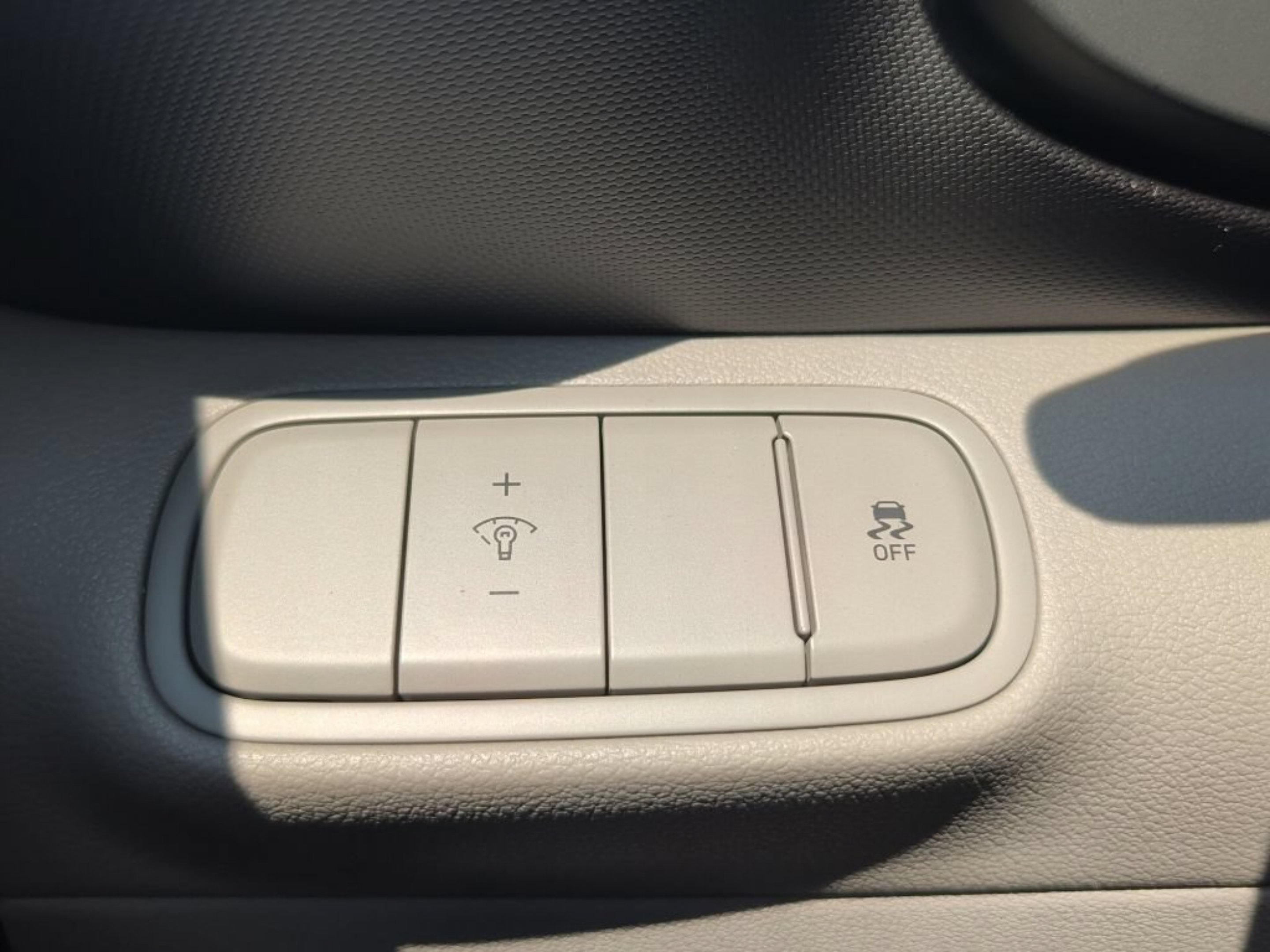 New 2026 Shimmering Silver Hyundai SEL image 35