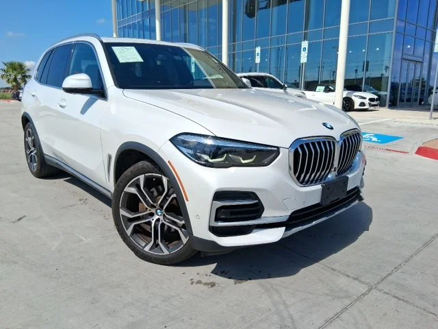 Used 2023 White BMW sDrive40i image 1