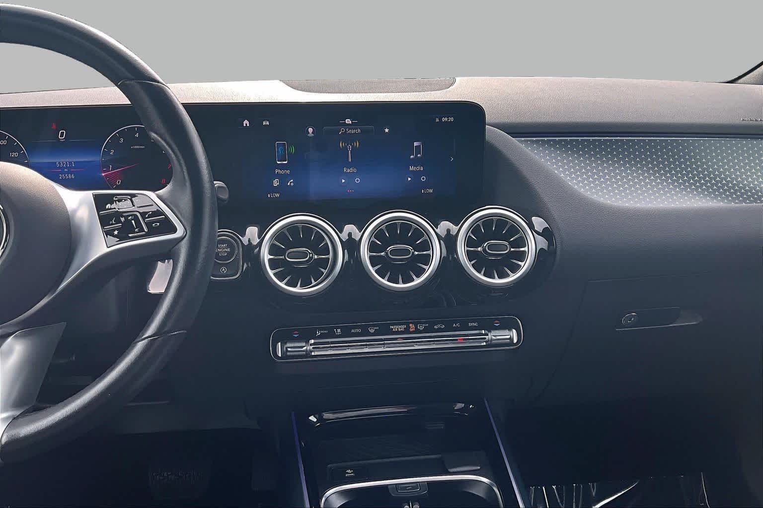 Used 2025 Polar White Mercedes-Benz GLA 250 image 7