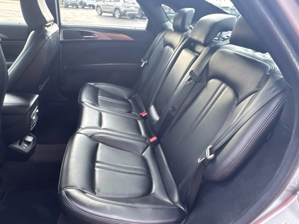 Used 2020 Silver Lincoln Standard image 8