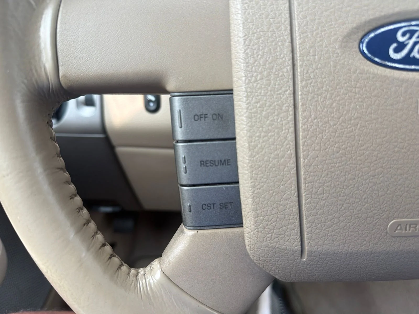 Used 2004 Red Ford Lariat image 29
