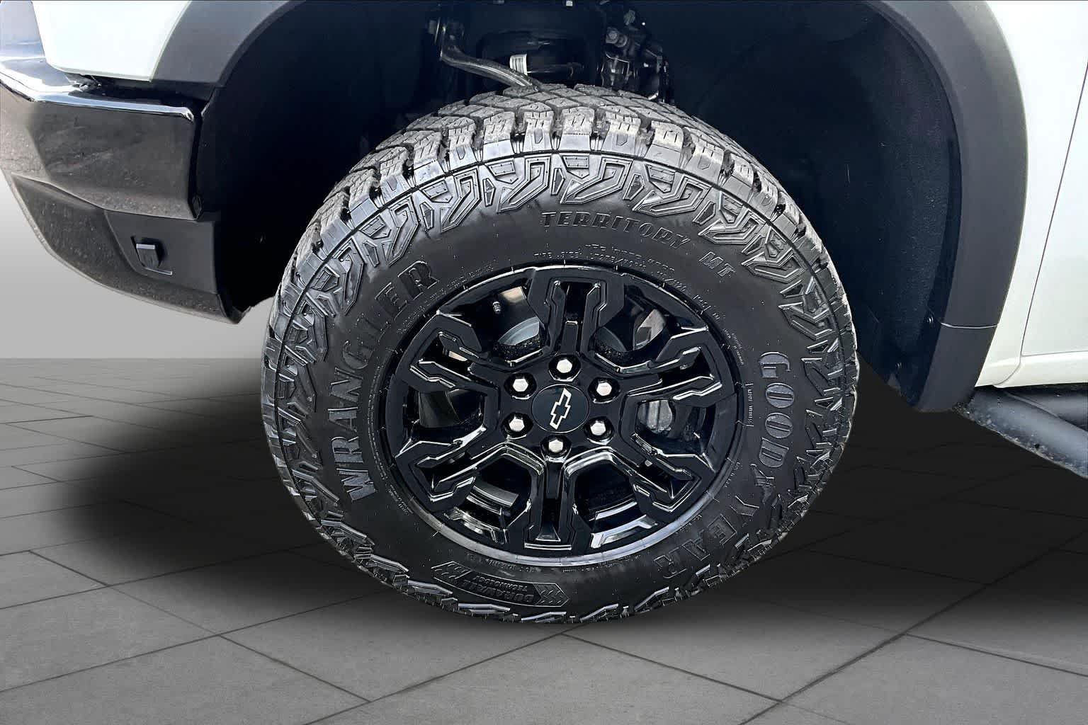 2025 Chevrolet Silverado 1500 ZR2 - Photo 11