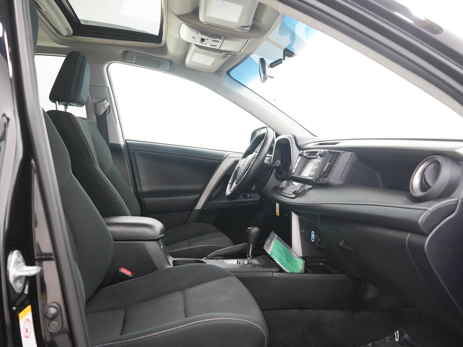Used 2016 Black Toyota AWD 4dr XLE image 14