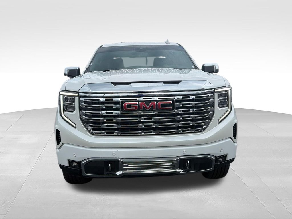 Used 2023 White GMC Denali image 9