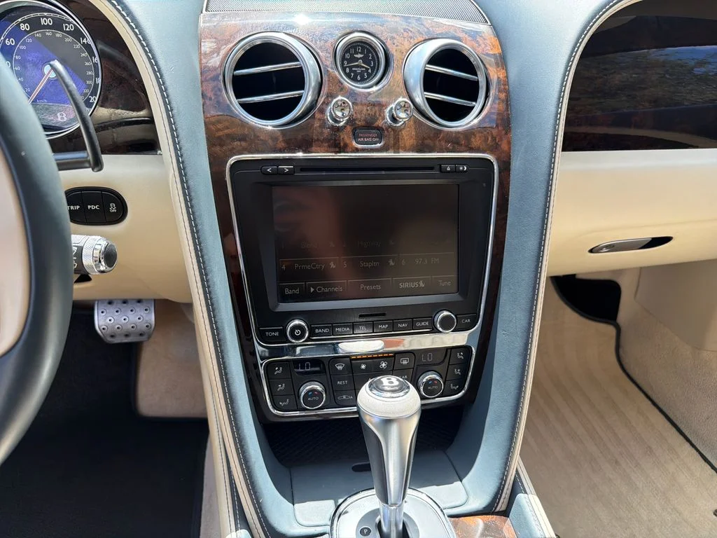 Used 2012  Bentley Base image 26
