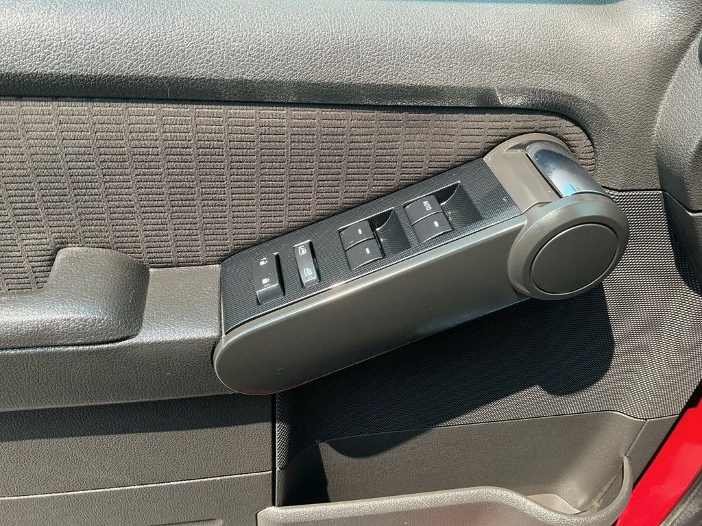 Used 2010 Red Ford XLT image 10