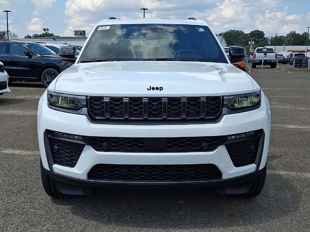 New 2026 Bright White Clear-Coat Exterior Paint Jeep 85th Anniversary Edition image 2