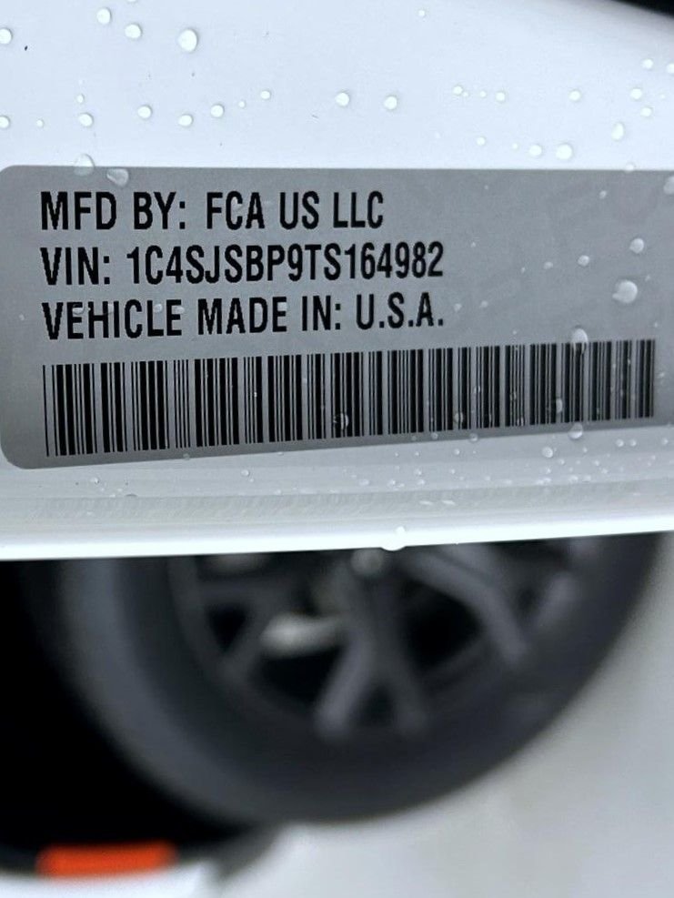 New 2026 Bright White Clear-Coat Exterior Paint Jeep Limited Altitude image 27