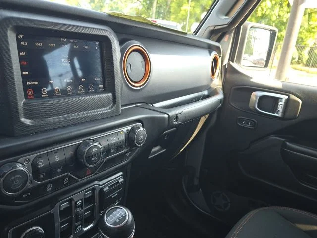 Used 2020 Silver Jeep Mojave image 30