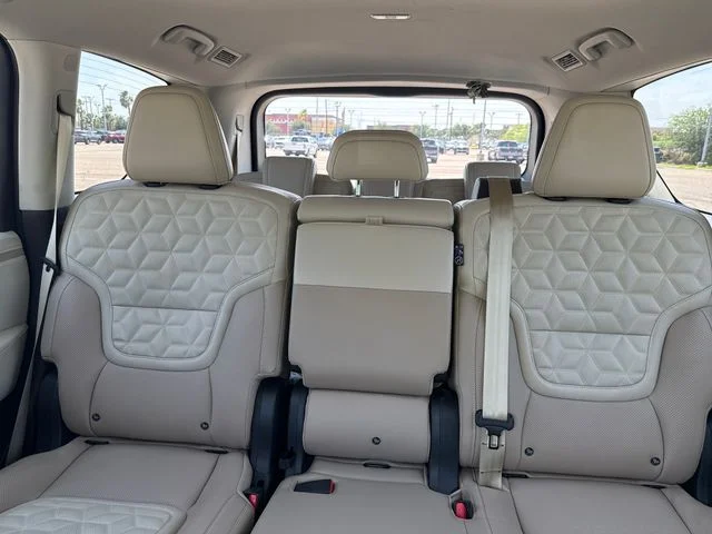 New 2026 Everest White TriCoat / Super Black Two-tone Nissan Platinum Reserve image 30