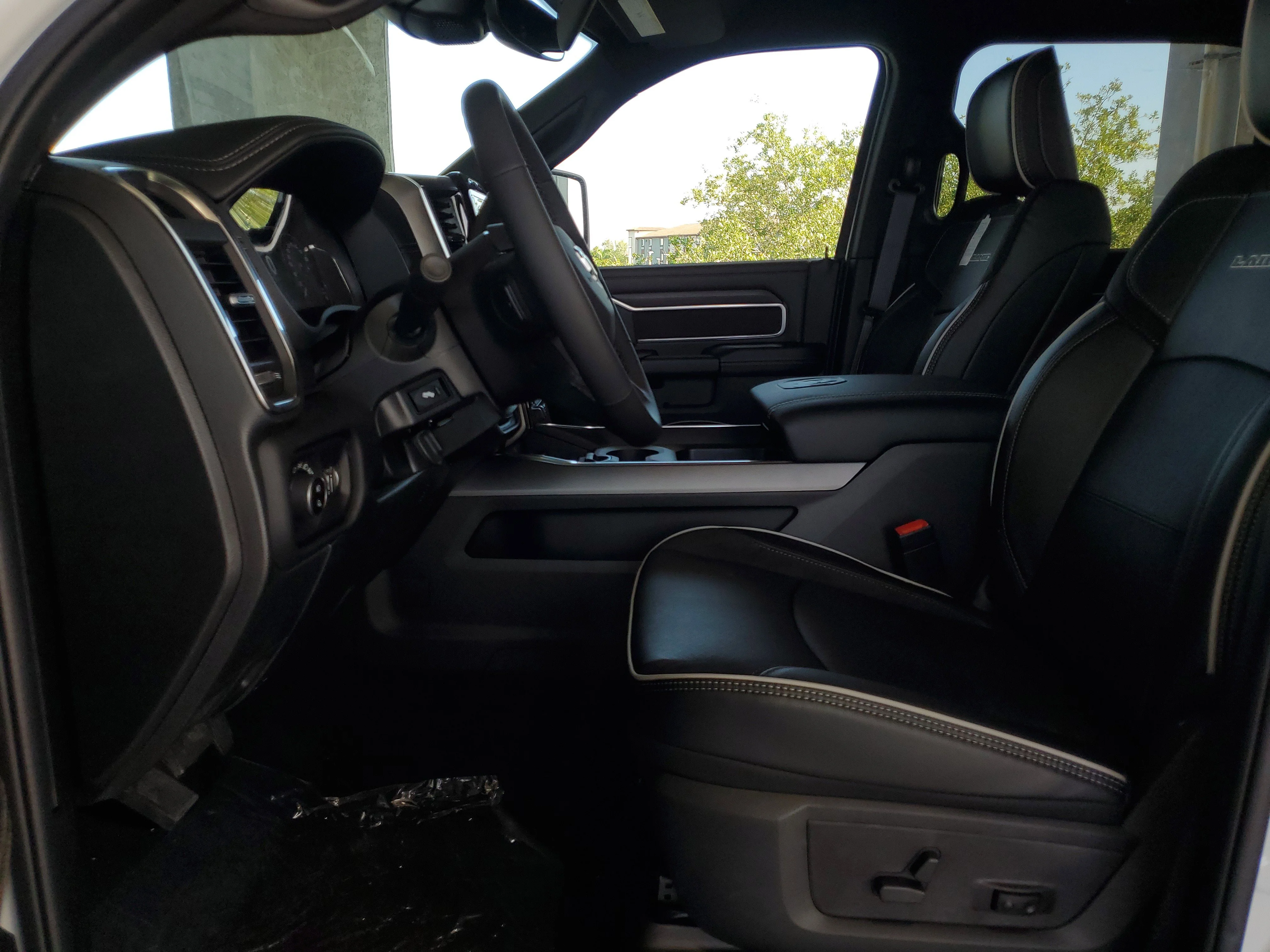 New 2026 Bright White Clear-Coat Exterior Paint RAM Laramie image 17