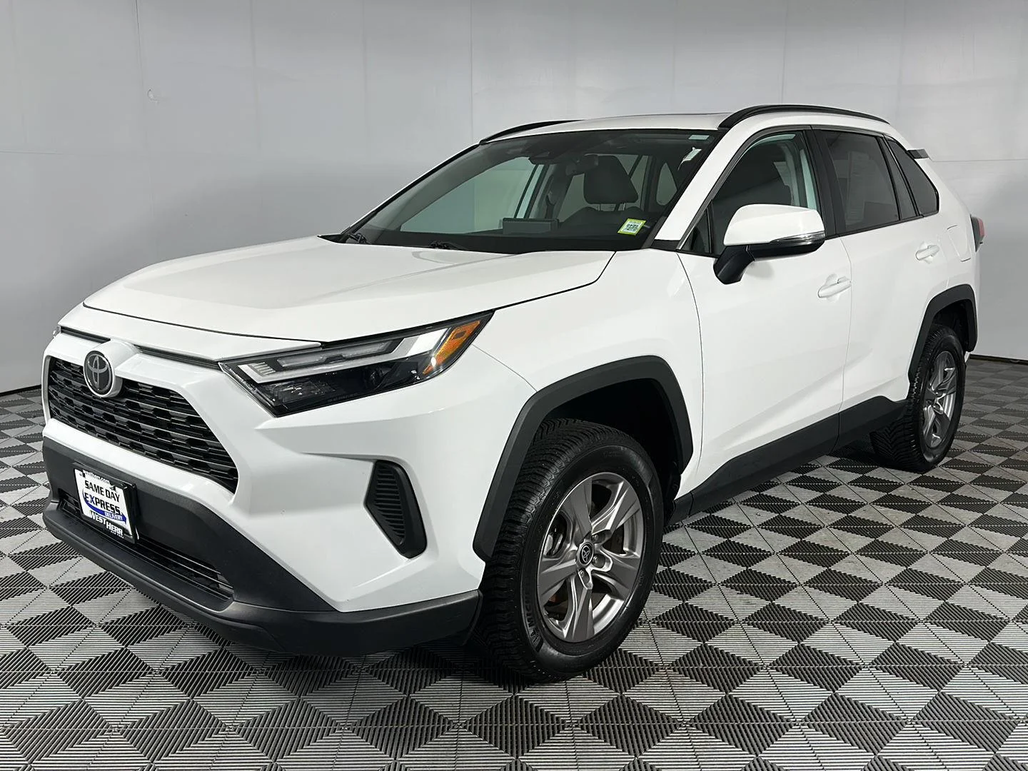 Used 2022 White Toyota XLE image 14
