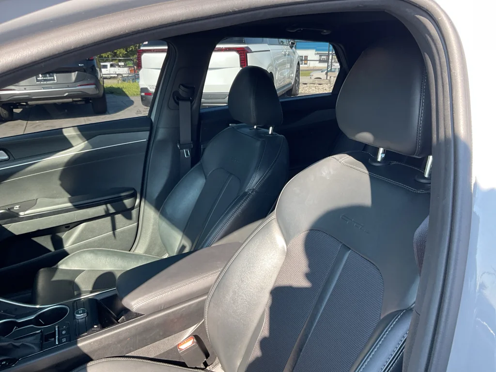 Used 2023 Wolf Gray Kia GT-Line image 17