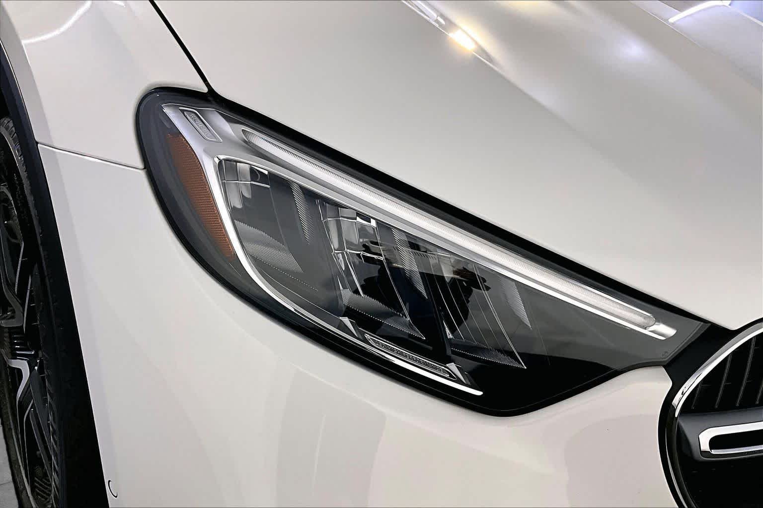 New 2026 Polar White Mercedes-Benz GLC 300 image 16
