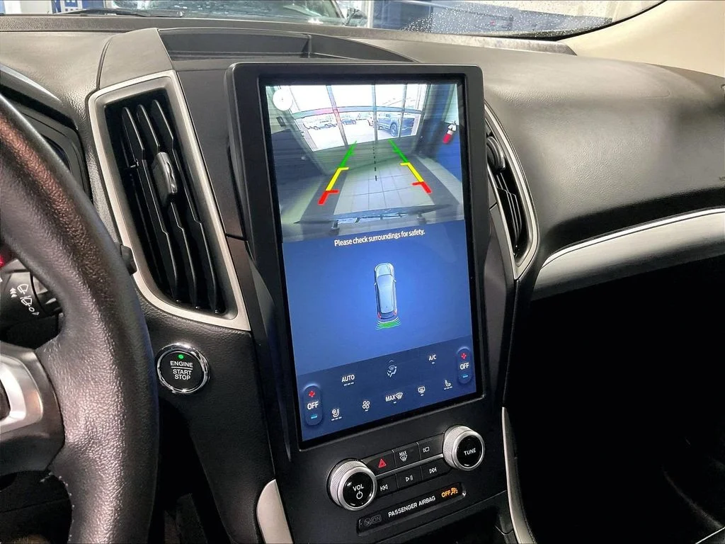 Used 2022 Black Ford SEL image 19