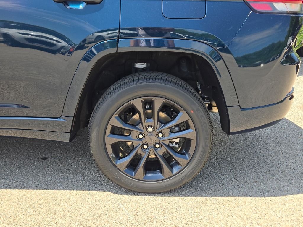 New 2026 Fathom Blue Pearl-Coat Exterior Paint Jeep Limited Reserve image 16