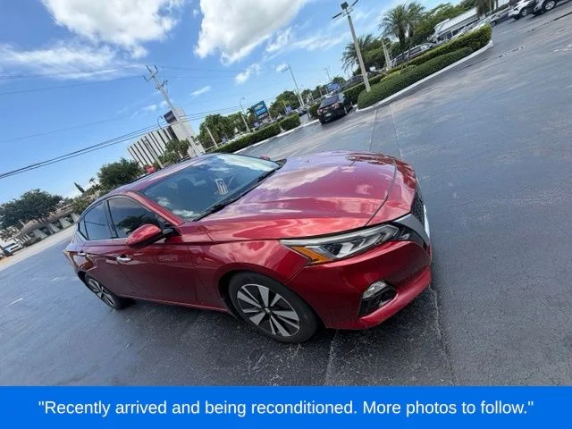Used 2019 Red Nissan 2.5 SV image 1