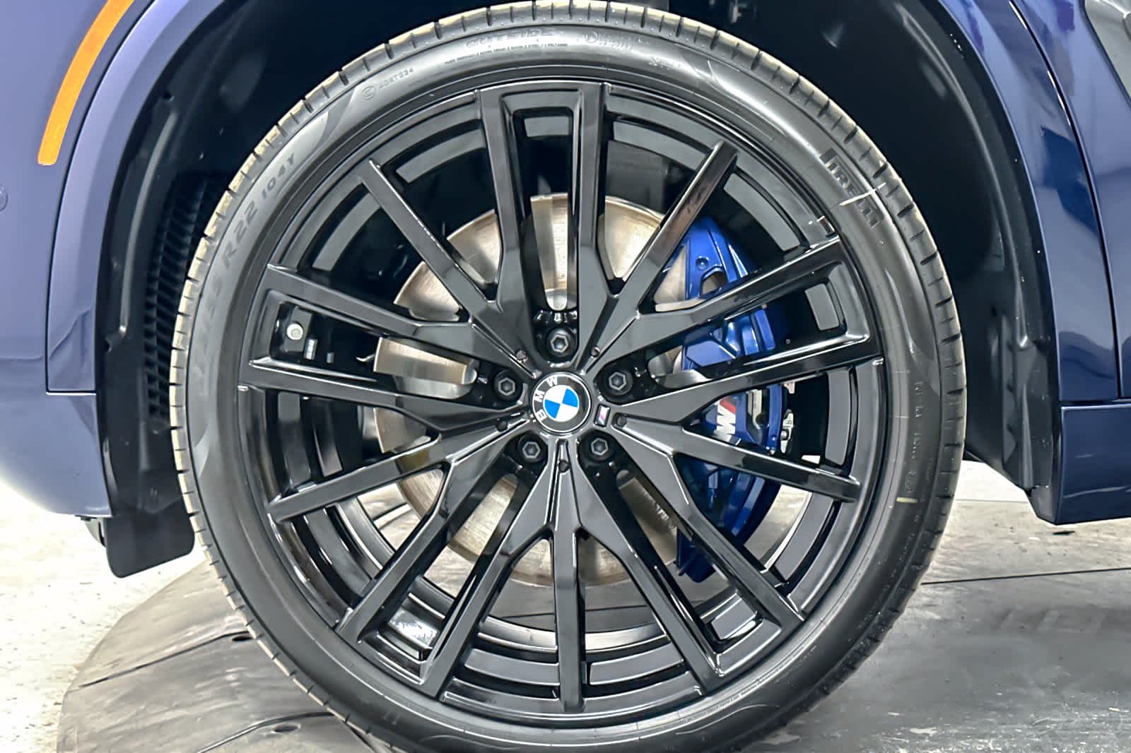 Used 2026 Tanzanite Blue II Metallic BMW M60i image 25