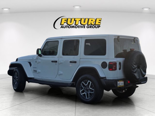 Used 2024 White Jeep Sahara image 6