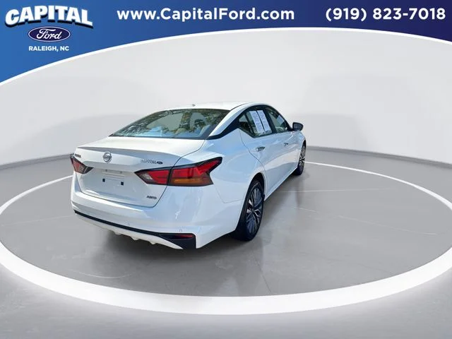 Used 2025 White Nissan 2.5 SV image 8