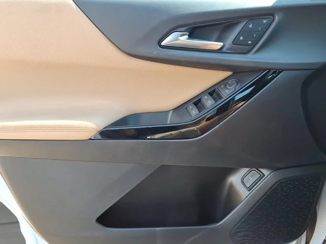 New 2027 Polar White Tricoat Chevrolet ACTIV image 13