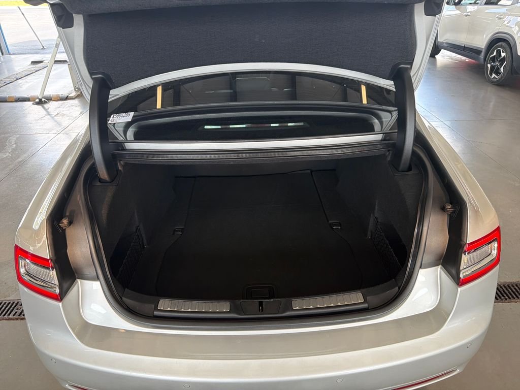 Used 2019 Silver Lincoln Reserve image 9
