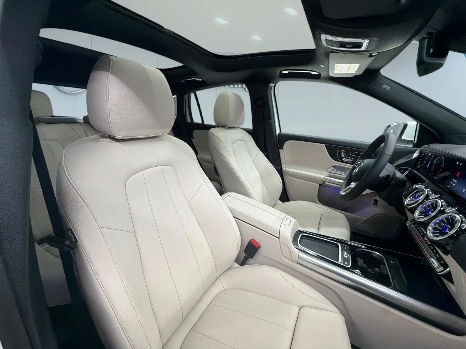 Used 2026 White Mercedes-Benz GLA 250 image 31